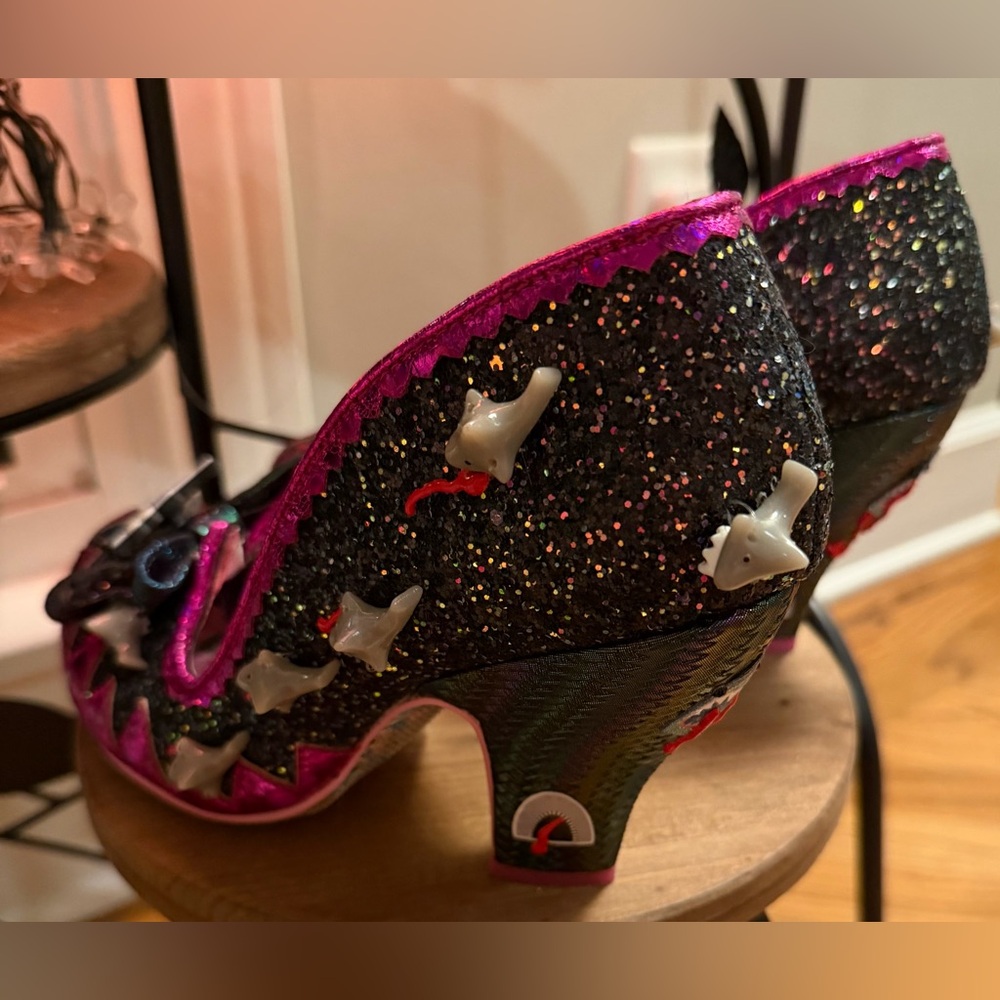 Artisan Custom OOAK Statement Heel in Shark Theme, US Size 8 - Picture 14 of 15